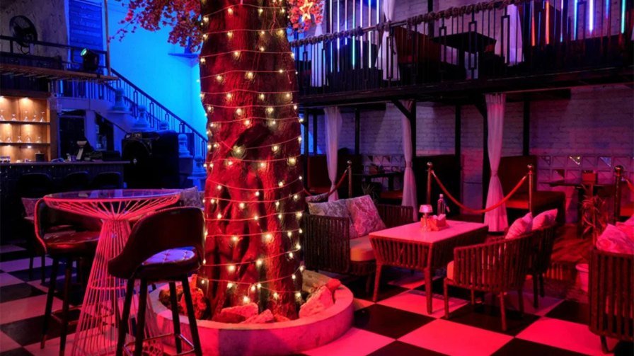 Couple Friendly Pub Near Noida