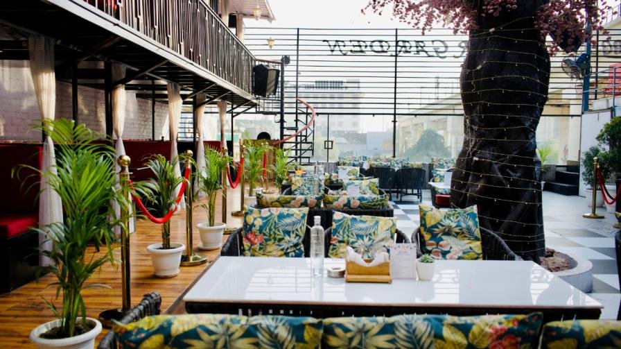 Open Air Restaurant in Noida for Couples