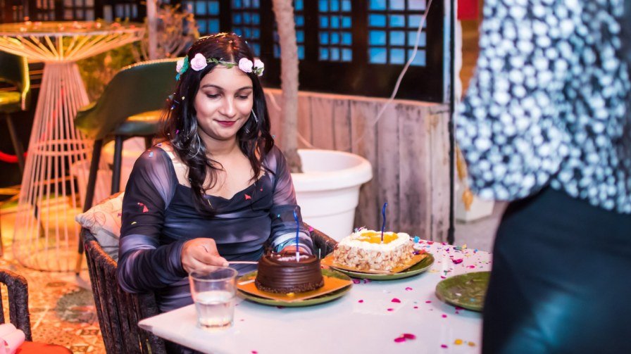 Bar in Noida for Girlfriends Birthday