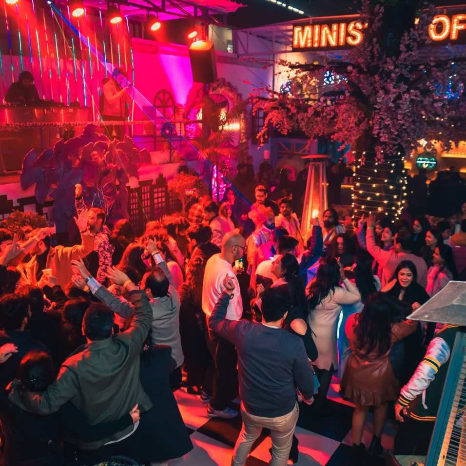 DJ Pubs Near Me in Noida